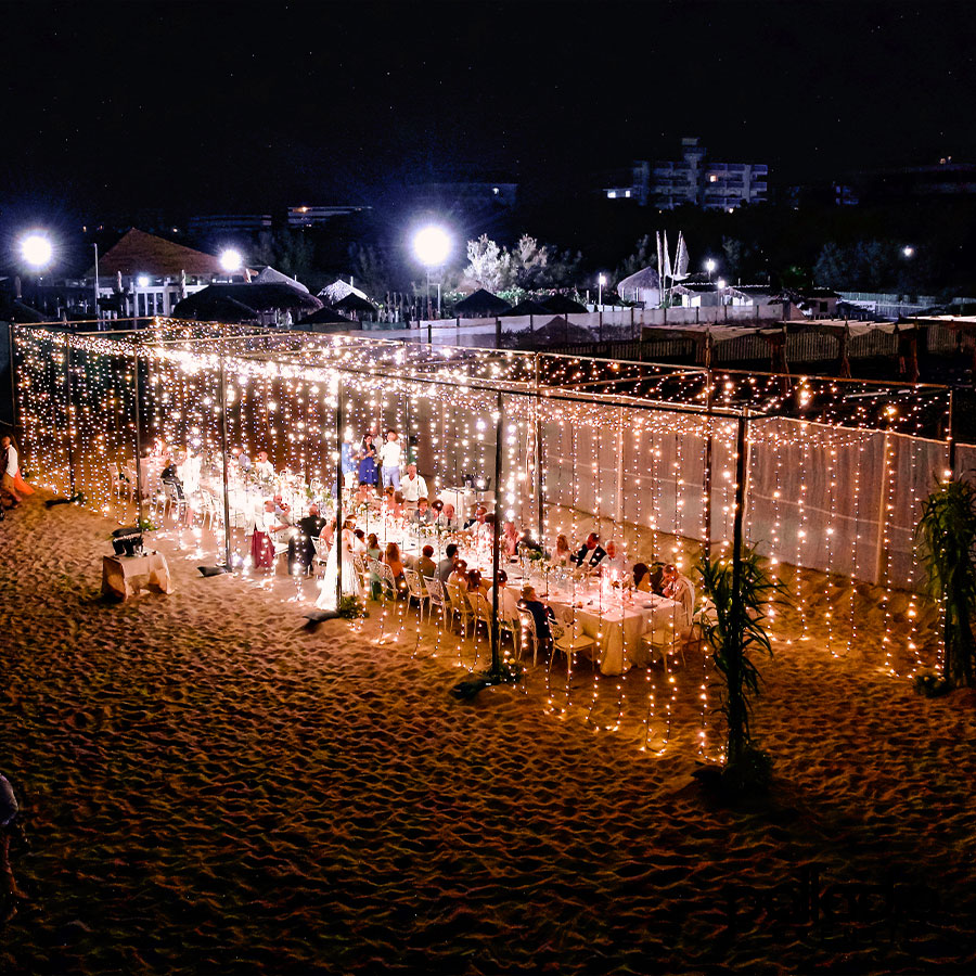 Illuminazione-architetturale-per-ville-ed-eventi-fari-batteria-effetti-speciali-catenarie-led-microled